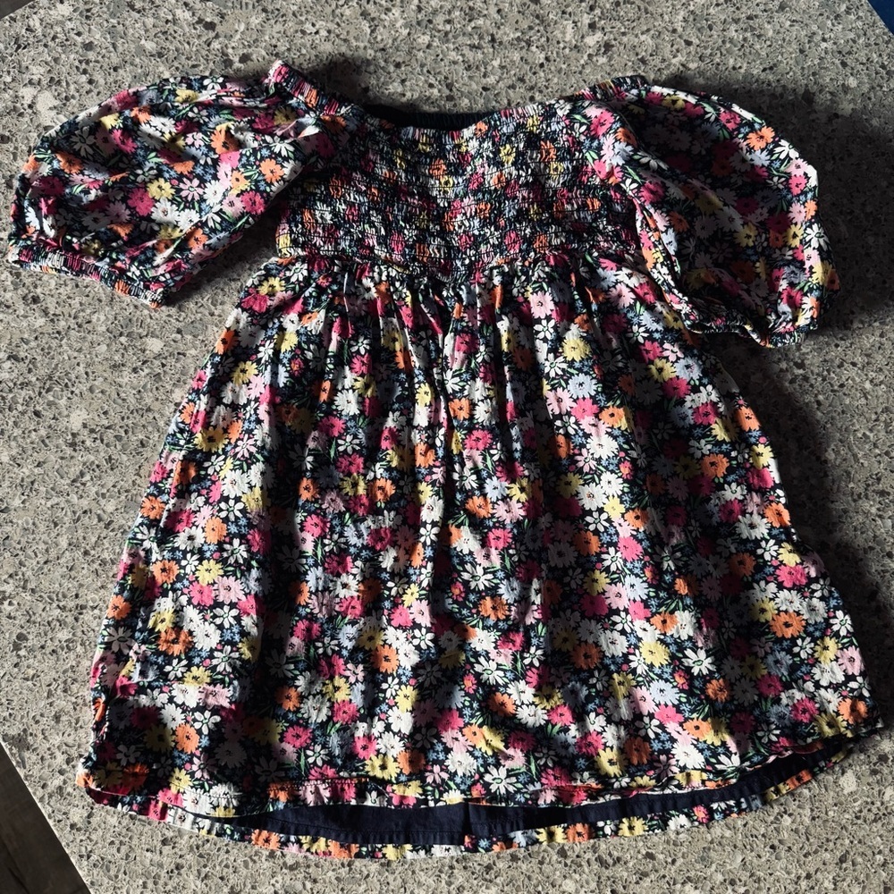 GAP Girl's Floral Smocked Dress - Size XS ⭐🌸 - Picture 2 of 9